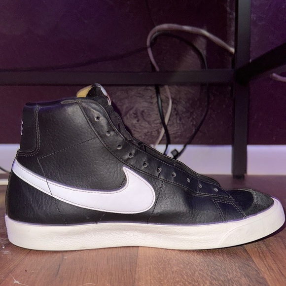 black nike blazers - Picture 2 of 4
